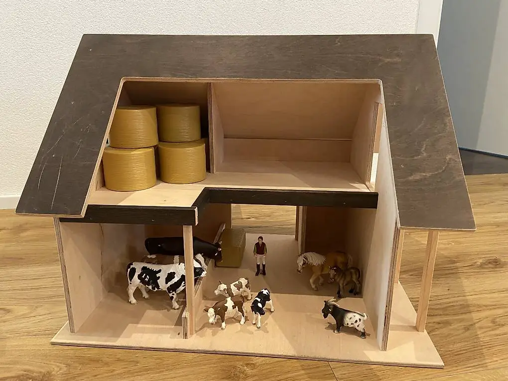 Holzstall aus CH Holz Handmade