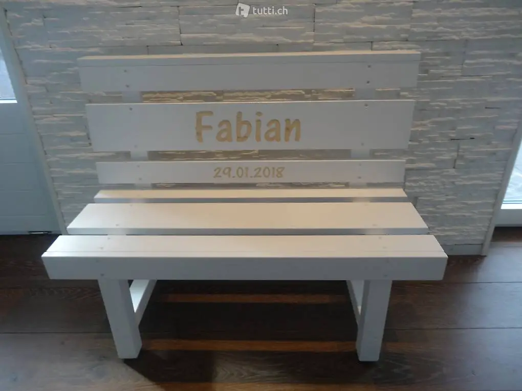 Kinderholzbänkli bei Geburt und Taufe