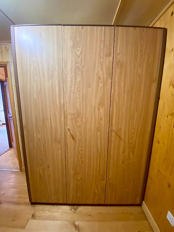 3-türiger Designer-Kleiderschrank