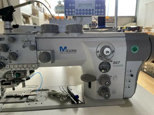 Dürkopp Adler 867 avec coupe-bordures