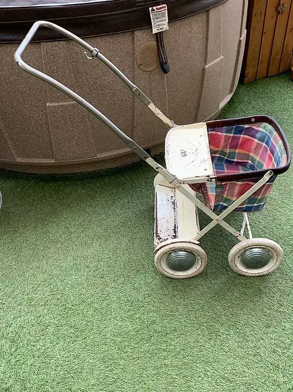 Antiker Kinderwagen