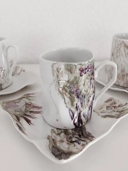 Tassen mit Teller gelüstert speziell Form