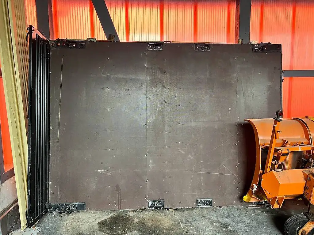 Ladebrücke LKW Unimog