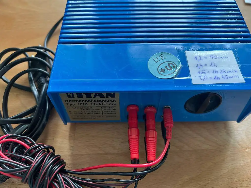 Netz-Schnelladegerät Titan 688 Elektronik