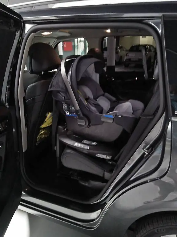 Nuna Auto-Babysitz mit Basis