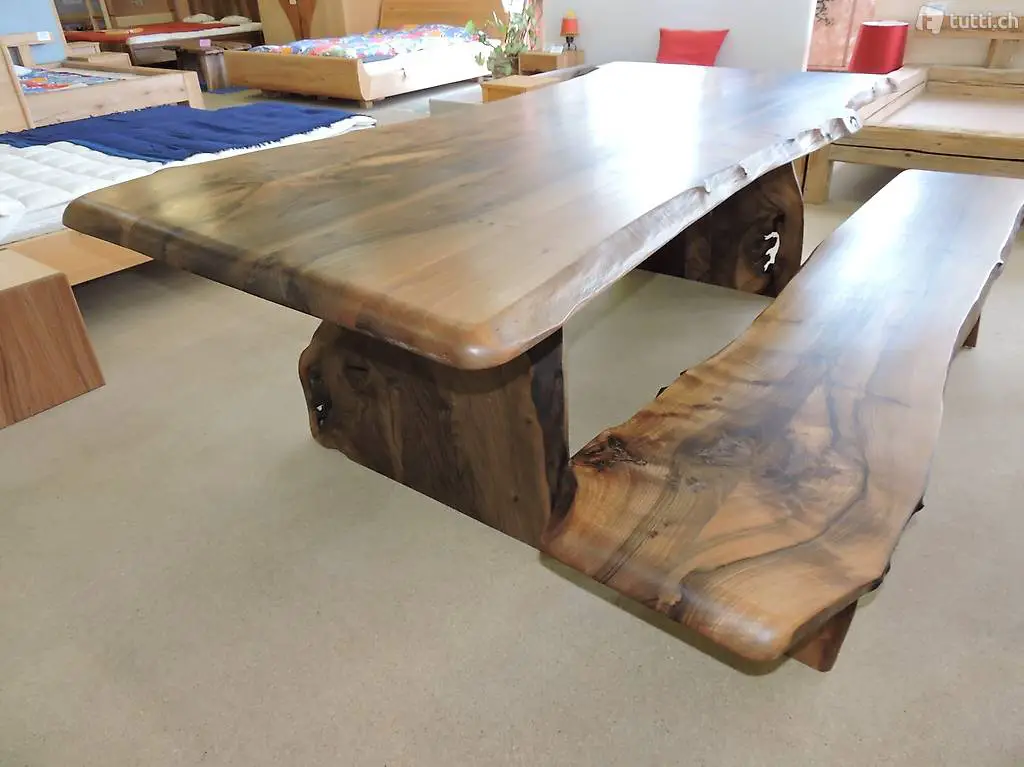 Baumkanten-Tisch Obelix Nussbaum geölt