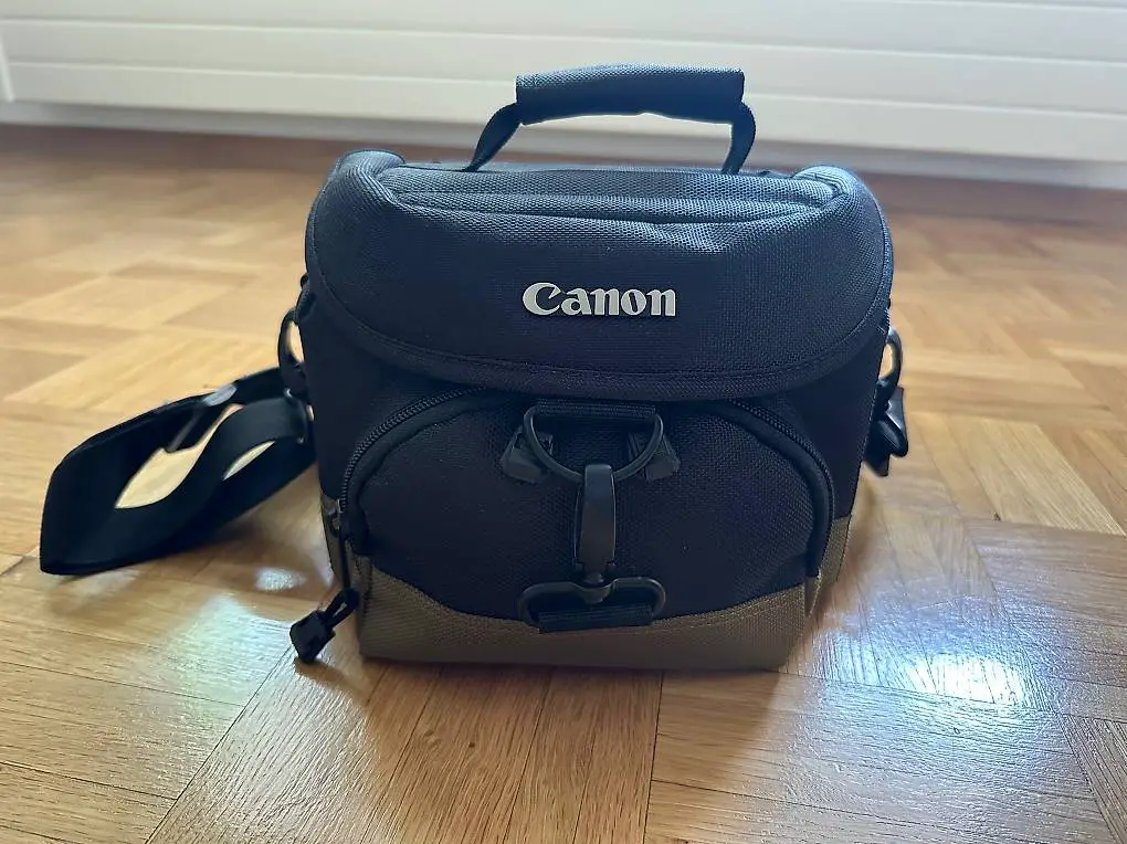 Canon EOS 1300D + 2 Linsen