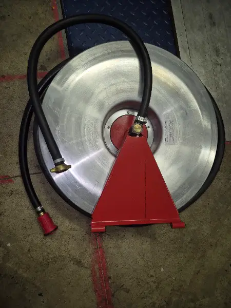 Löschposten, Schlauchhaspel, Schlauchrolle, Waschplatz