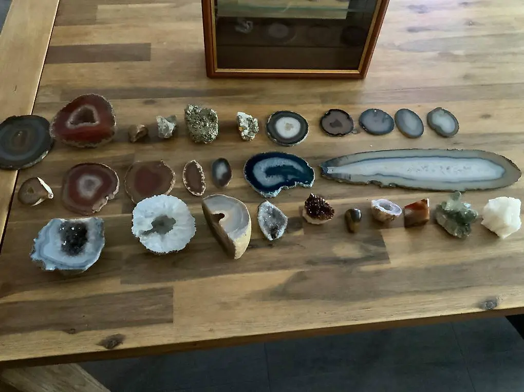 Edelsteine mit Aufbewahrungskasten