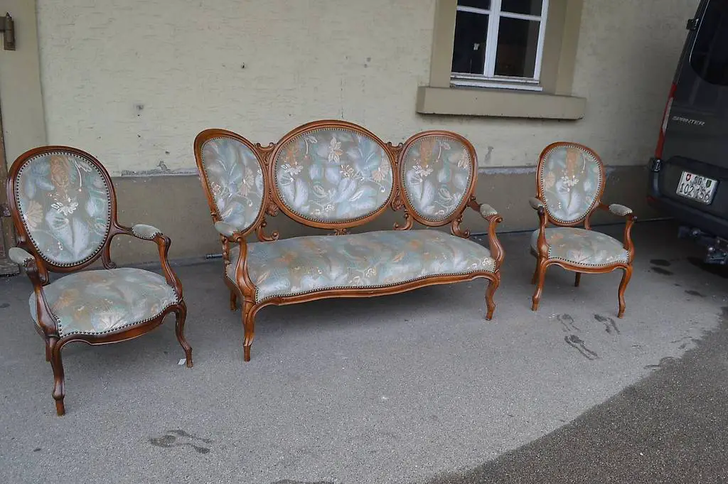 Antikes Sofaset mit 2 Sesseln sehr gut im zustand