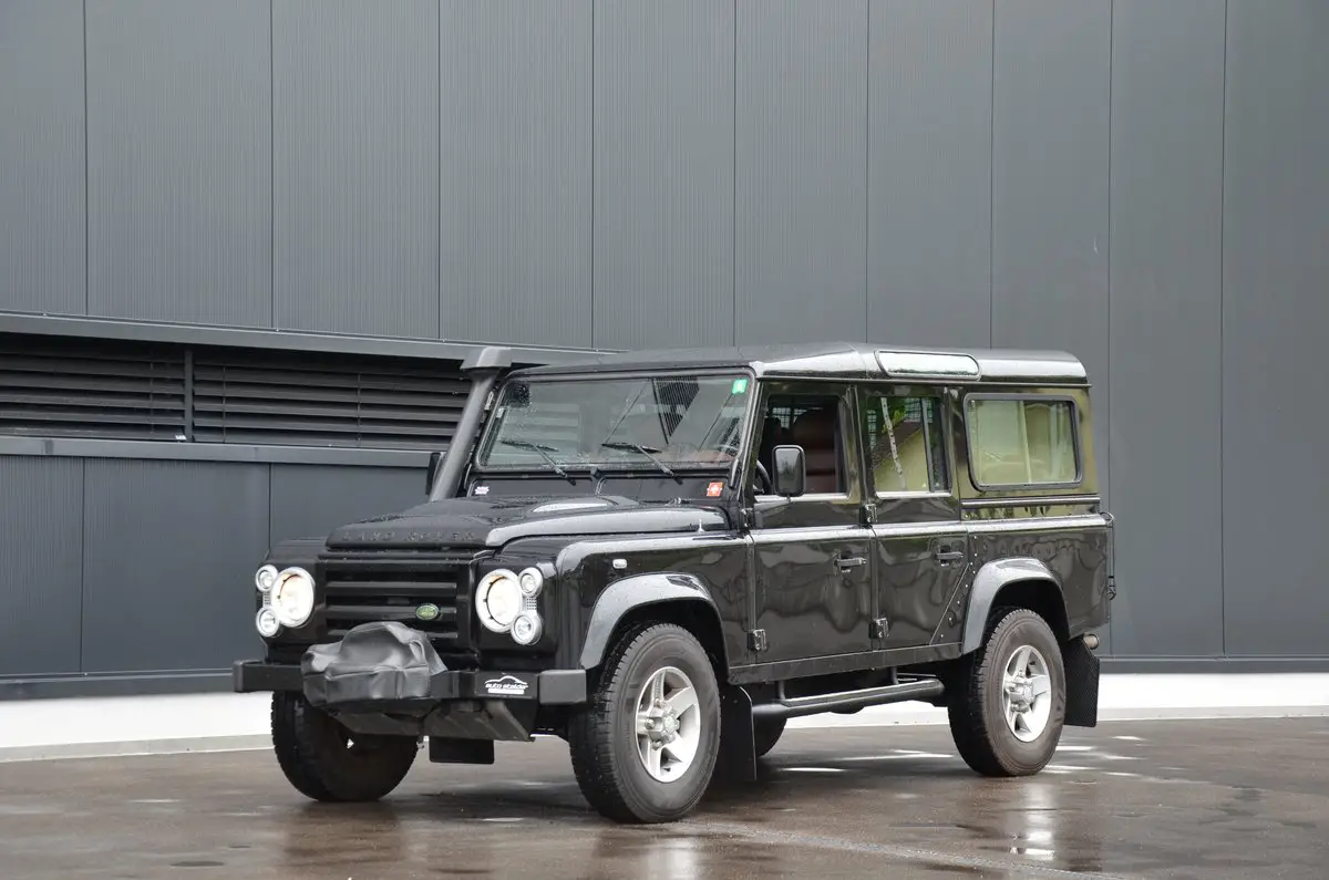 LAND ROVER Defender 110 SW 2.4Tdc Black Pearl