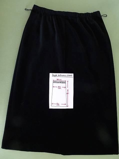 JUPE Samt schwarz, Grösse 38/40 =siehe Skizze. Marke: Koret®
