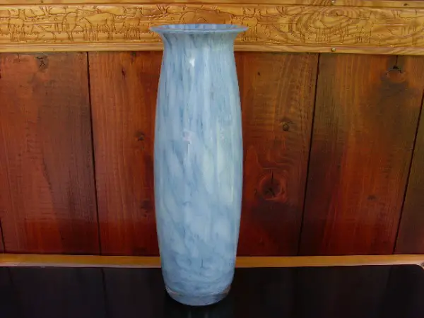 Vase en verre bleu ciel