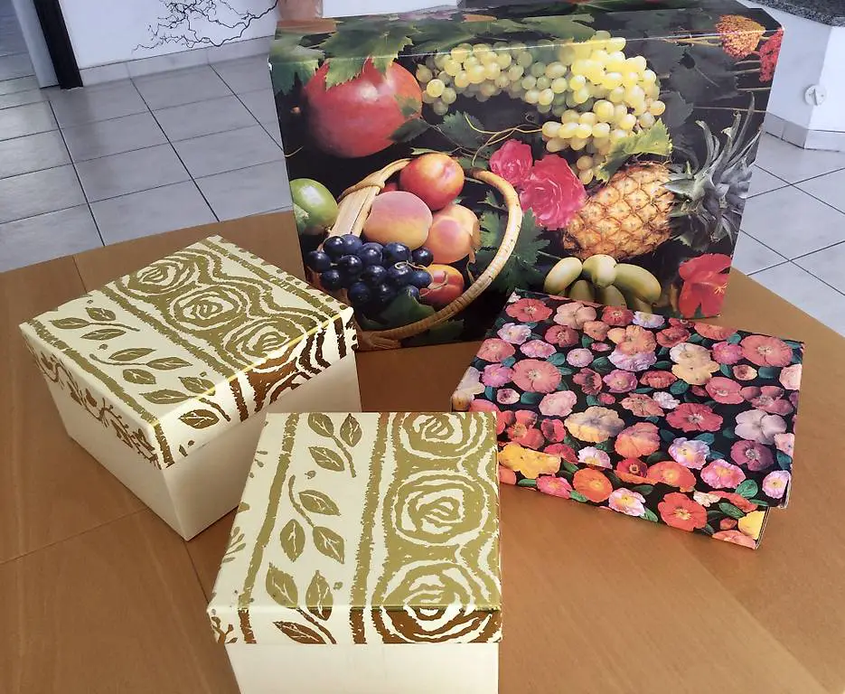 4 schöne Kartonschachteln zusammen nur