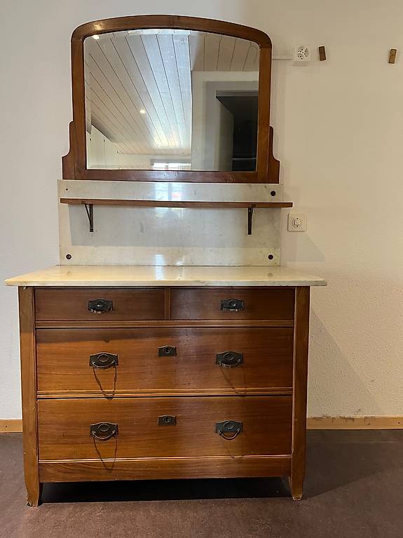 Spiegelkommode mit Marmorplatte gratis