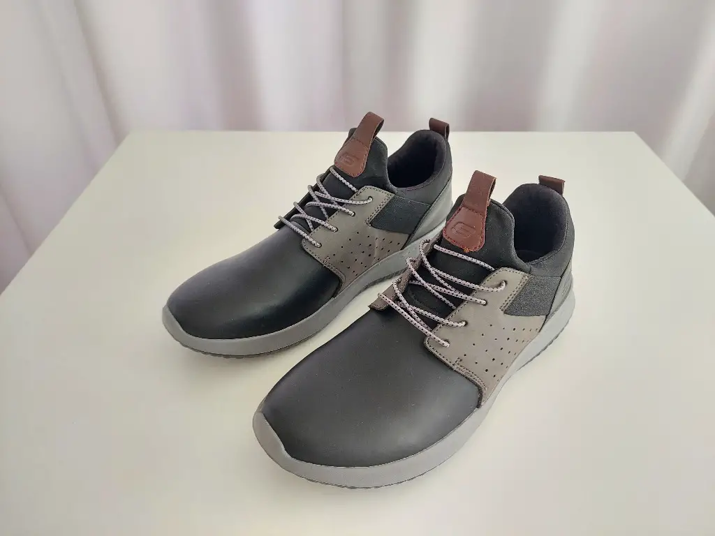 Herren-Sneaker SKECHERS Delson - Axton, Gr. 45, fabrikneu