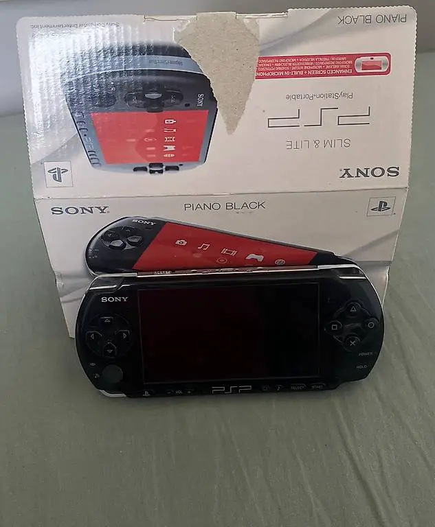 Sony PSP Slim & Lite inkl. 5 Spiele, OVP und Zubehör