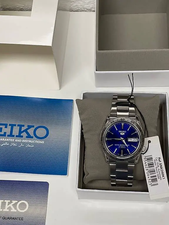 Seiko 5 / Daydate / Blau / mit Box