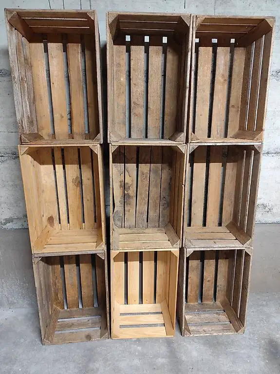 9 ältere, aber gut erhaltene Holzharassen