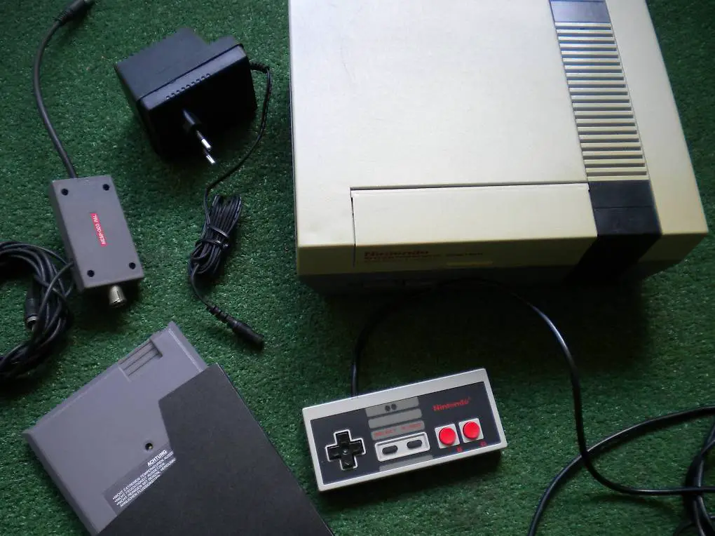 Nintendo NES Konsole Top Geschenk mit 2 Kontroller+ Spiel