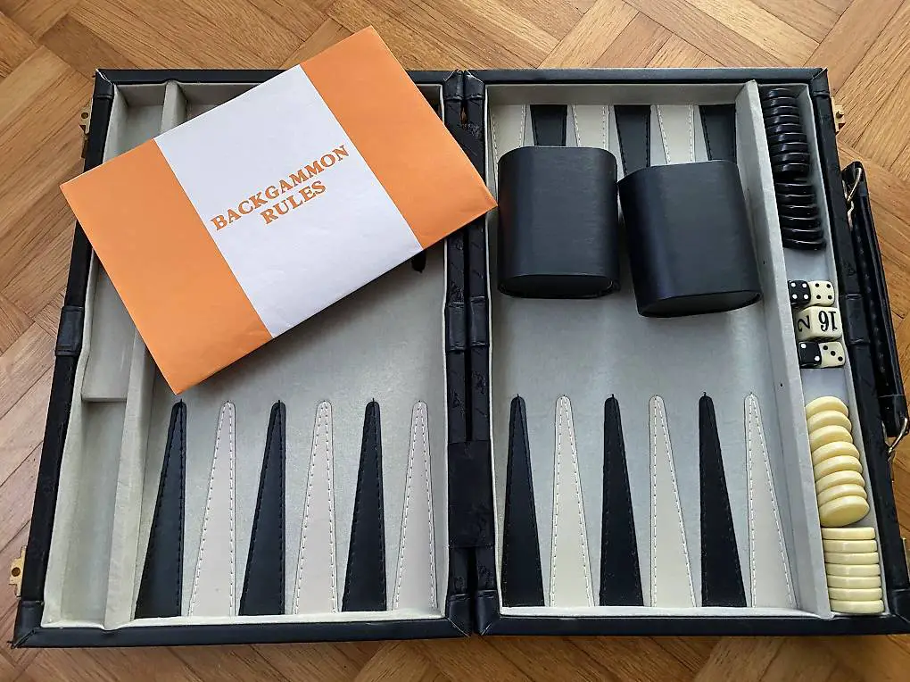 Backgammon Spiel Set im edlen Koffer mit Würfeln