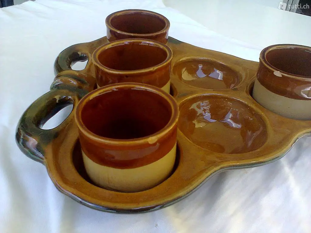 Versatile glasierte Überback- / Servierform in Rebendesign