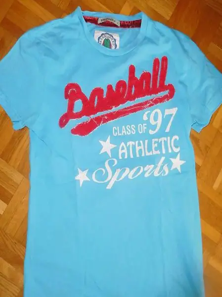 t-shirt bleu