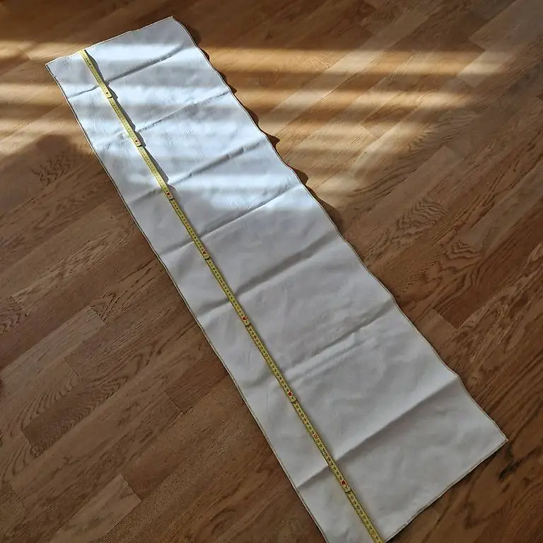 Tischläufer, Kofferschutz und Holzkiste