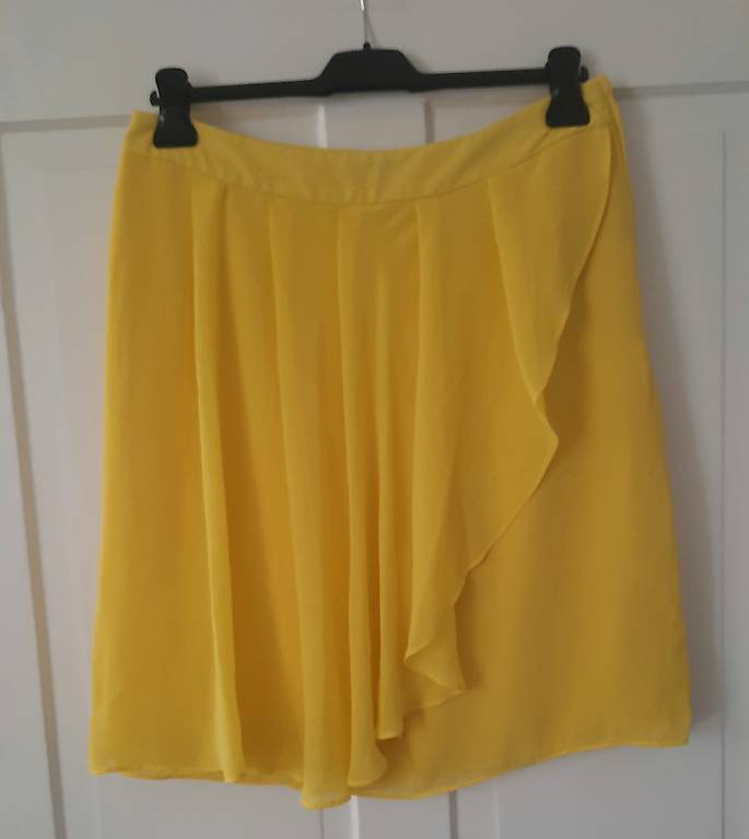 neuluftiger minirock. gr. 40/42