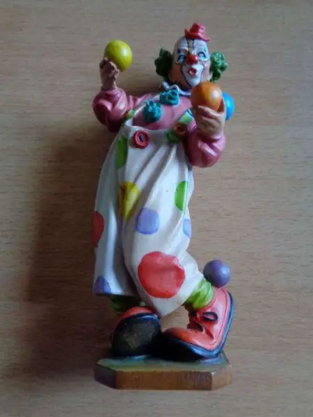 Wood Carvings (Holzschnitzereien) / Jonglierender Clown