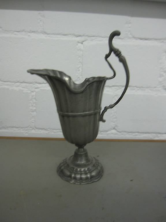 Wasserkrug aus Zinn