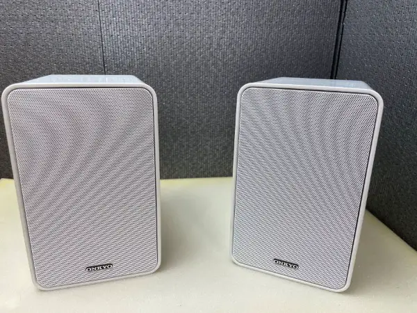 ONKYO Modell: D-T 15 Weiss Crem schwarze front Hifi