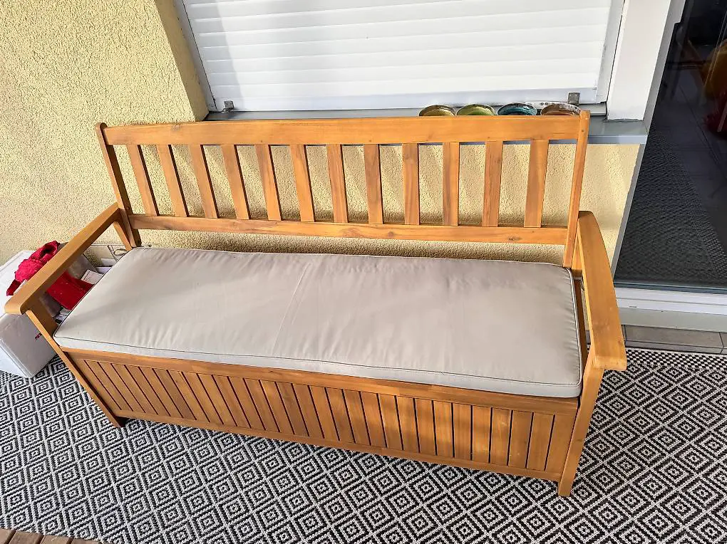 Akazienholz Gartenbank inkl. Kissen und mit Stauraum