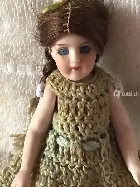  Antikes Porzellanpüppchen mit Nostalgie Schaukel