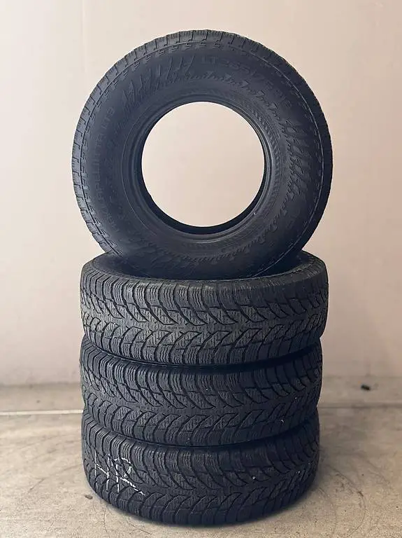 Nokian Tyres Hakkapeliitta LT3 (LT 265/75 R16)