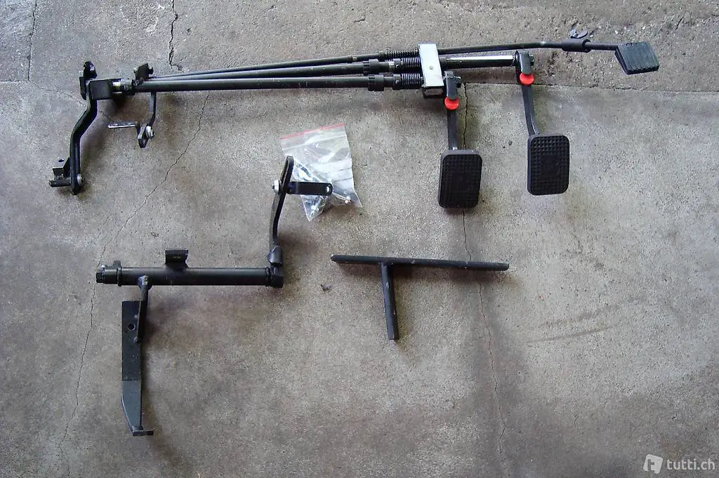 Braun Fahrlehre Fahrschule Pedale Doppelbedienungen