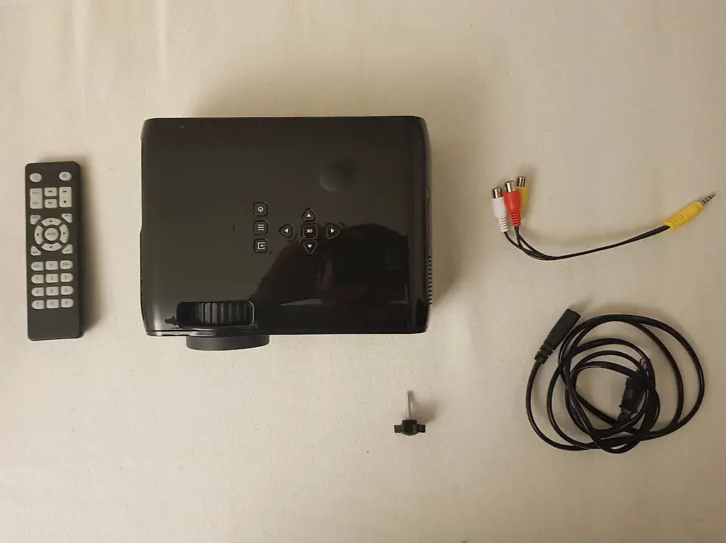 uhappy - u80 led hd mini projektor beamer 1080p / gebraucht