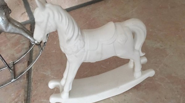 Metall und Keramikrössli