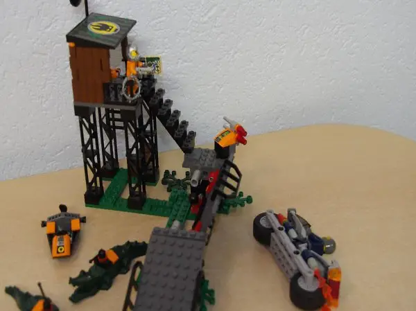 Lego Agents 8632 Mission 3 bewaffnete Motorräder