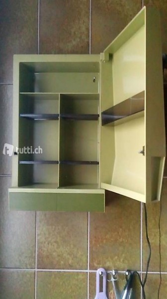 1hausapoteke mit verstellbaren Fächer und 2 Schubladen