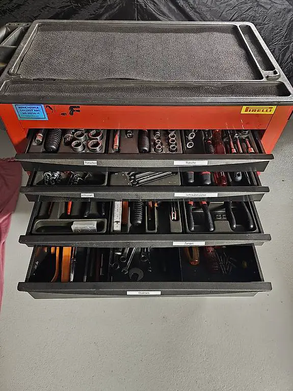 Werkzeugwagen von Facom