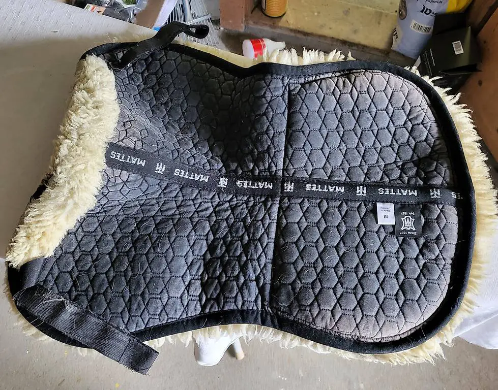 MATTES Keilkissen Lammfell