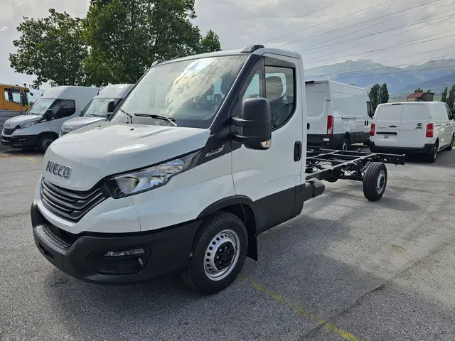 IVECO, 35S18HA8 emp. 4100 mm, Chassis-Kabine