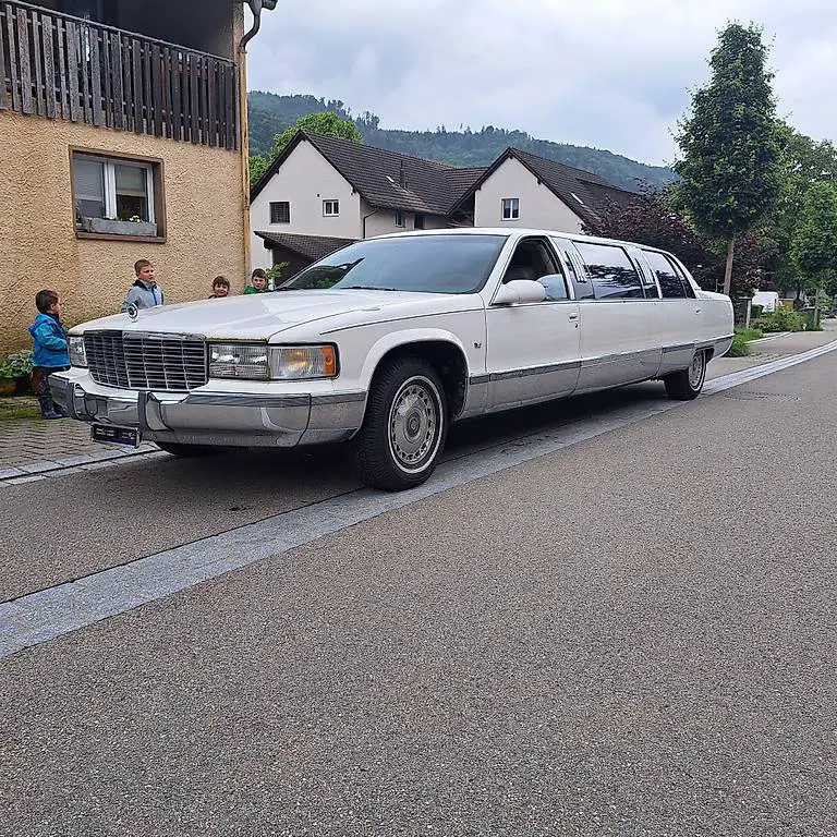 Cadillac Fleetwood 1995 V8 gepflegter Zustand auch innen