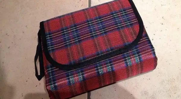 Grosse Picknick Decke kompakt verpackt neu new ungebraucht