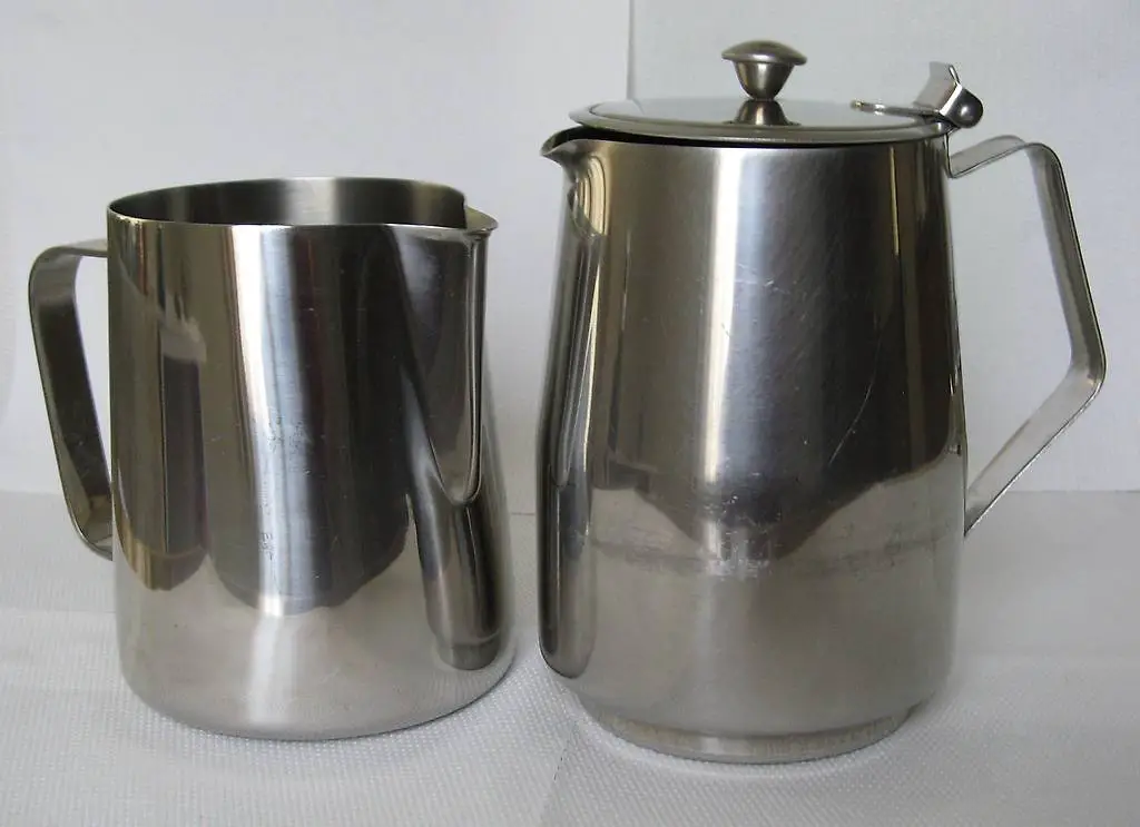 Kaffee- und Milchkanne