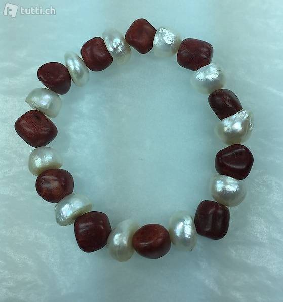 Süsswasserzuchtperle und Schaumkoralle