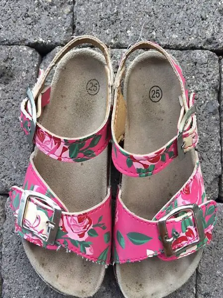 Blumige Leder-Sandalen mit Fussbett - grösse 25