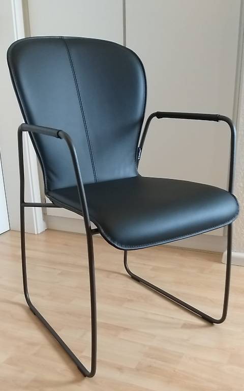 4 Stühle für Besprechungs- oder Wartezimmer