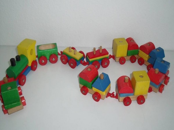 Holzklötzchen-Eisenbahn